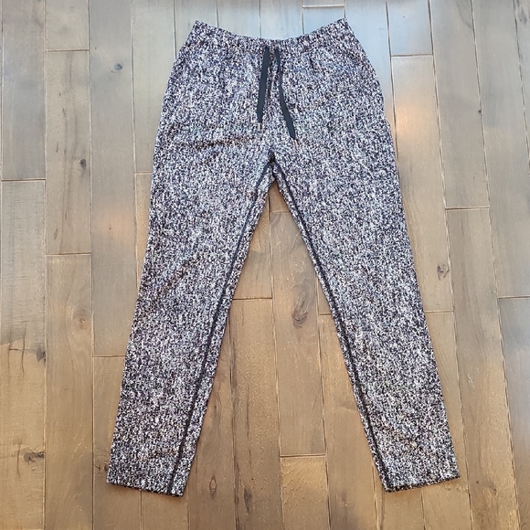 lululemon athletica Pants - Lululemon Athletica Black and Gray PatternedJogger Pants, Size 2